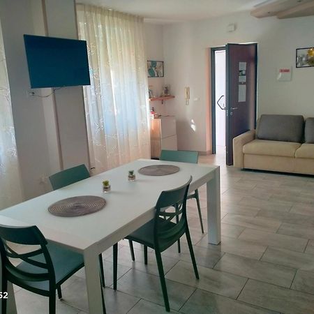 Апартаменты Perla Di Mare Монтесильвано Экстерьер фото